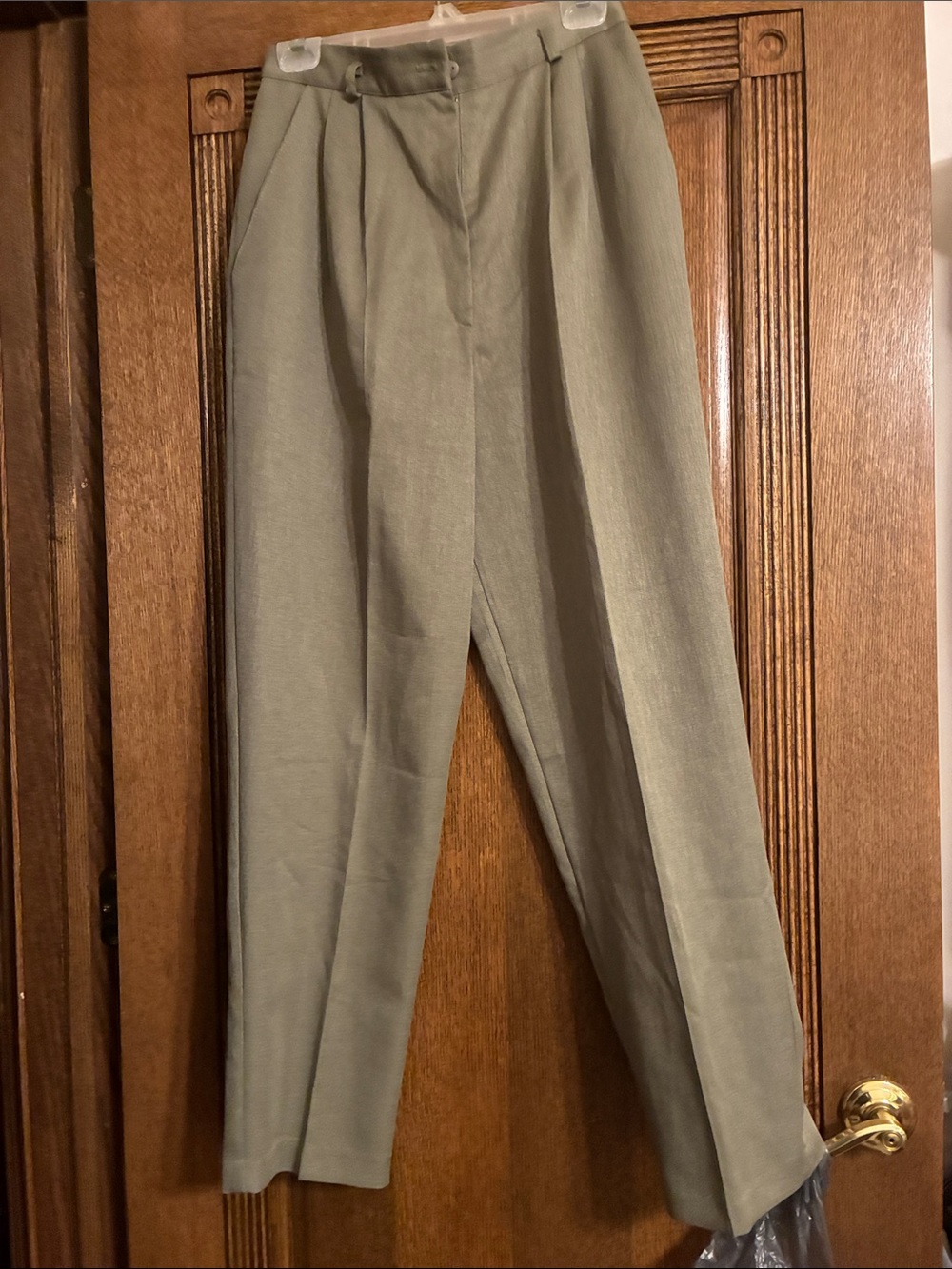 High-Waist Pleated Women's Trousers in Sage Green